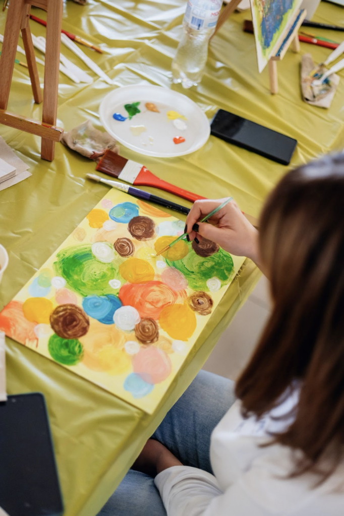 Учитель в Україні – більше аніж педагог. Для них створили проєкт «Хвиля натхнення». Що це таке і всі деталі та відгуки – читайте тут.