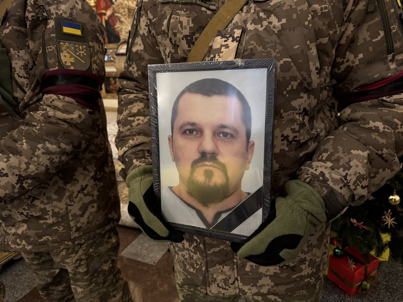 Солдат Олександр Дворяшин