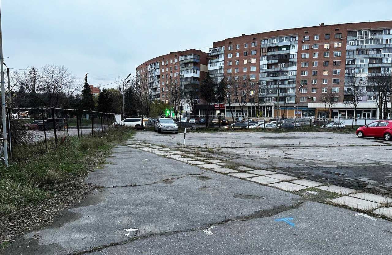 Автостоянка на Леваді