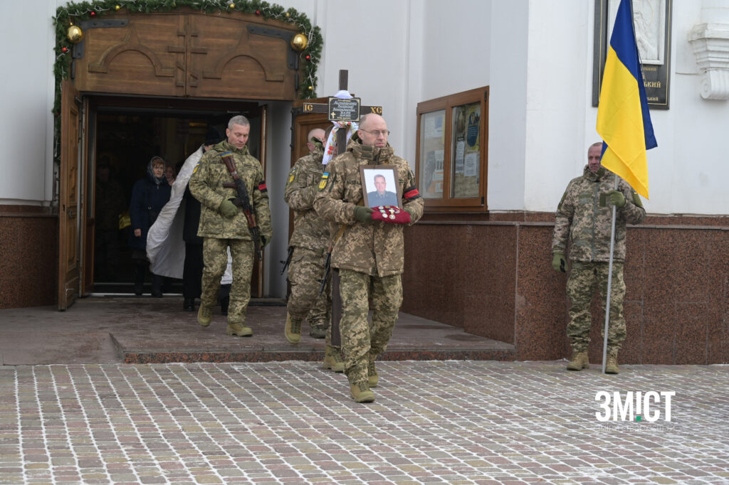 Заступник командира  молодий артилерист – на щиті. Полтава попрощалася з воїнами (ФОТО)