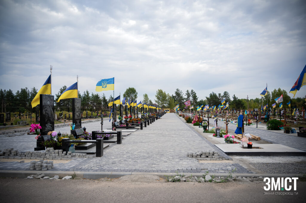 Деталі з обшуків у справі розкрадання коштів на ремонті сектору поховань військових під Полтавою обшуки