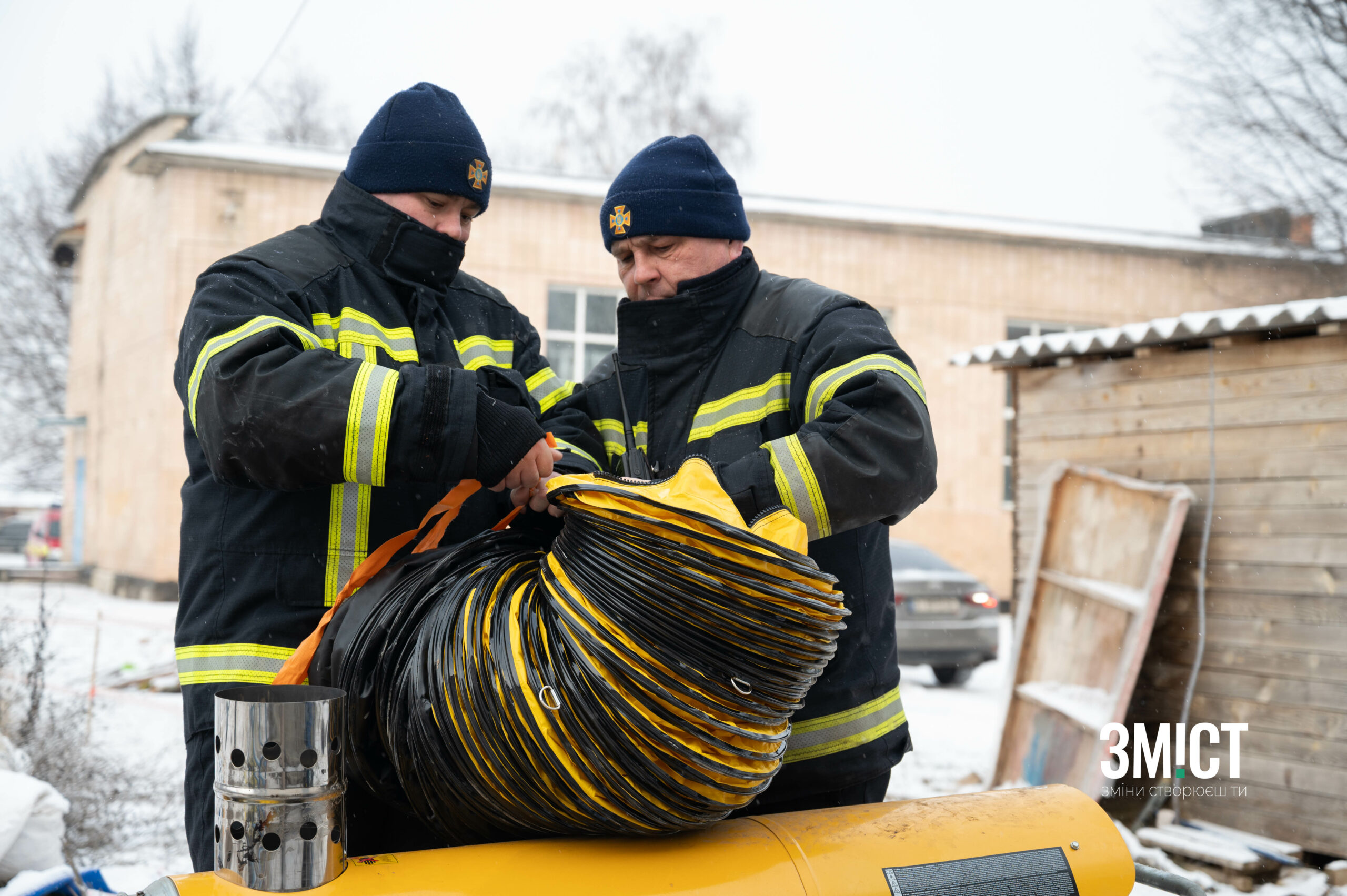 Надзвичайники збирають пункт обігріву