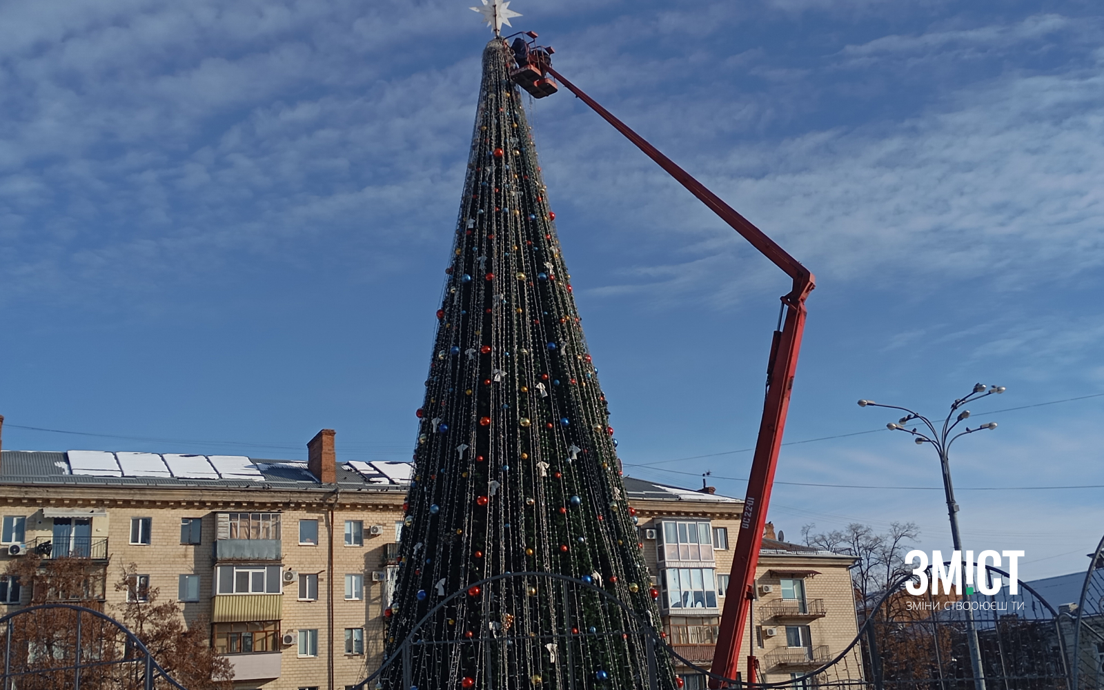Демонтаж ялинки у Полтаві