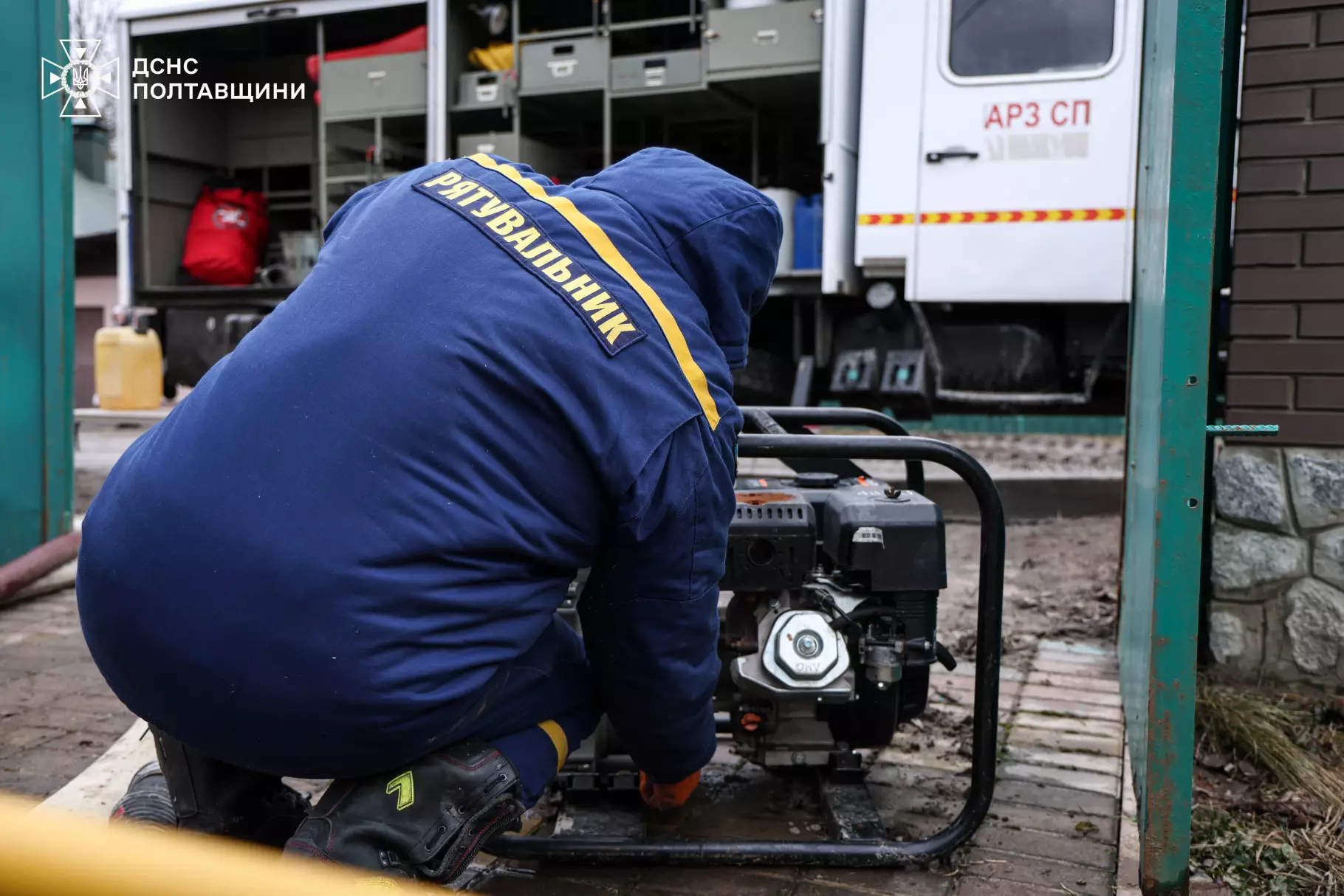 Рятувальники ліквідовують наслідки негоди