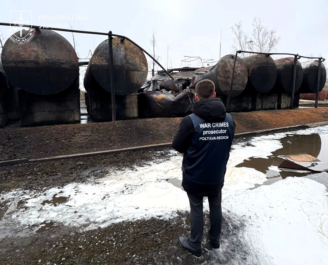 Ворог пошкодив резервуари промислового обʼєкта