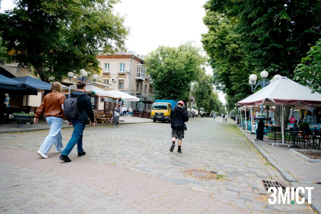 Комісія з розміщення тимчасових споруд Полтавської міської ради на засіданні 23 лютого розглянула низку звернень підприємців щодо облаштування місць для виносних столиків. Більшість запитів на літні майданчики задовольнили.