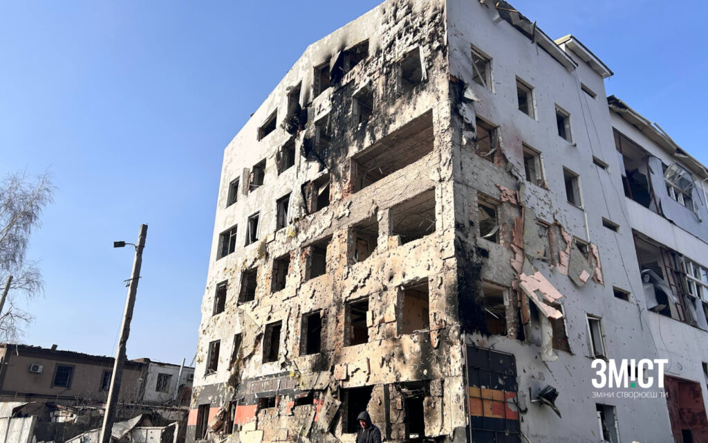 Обстеження пошкоджених будівель після обстрілу Фото ЗМІСТу