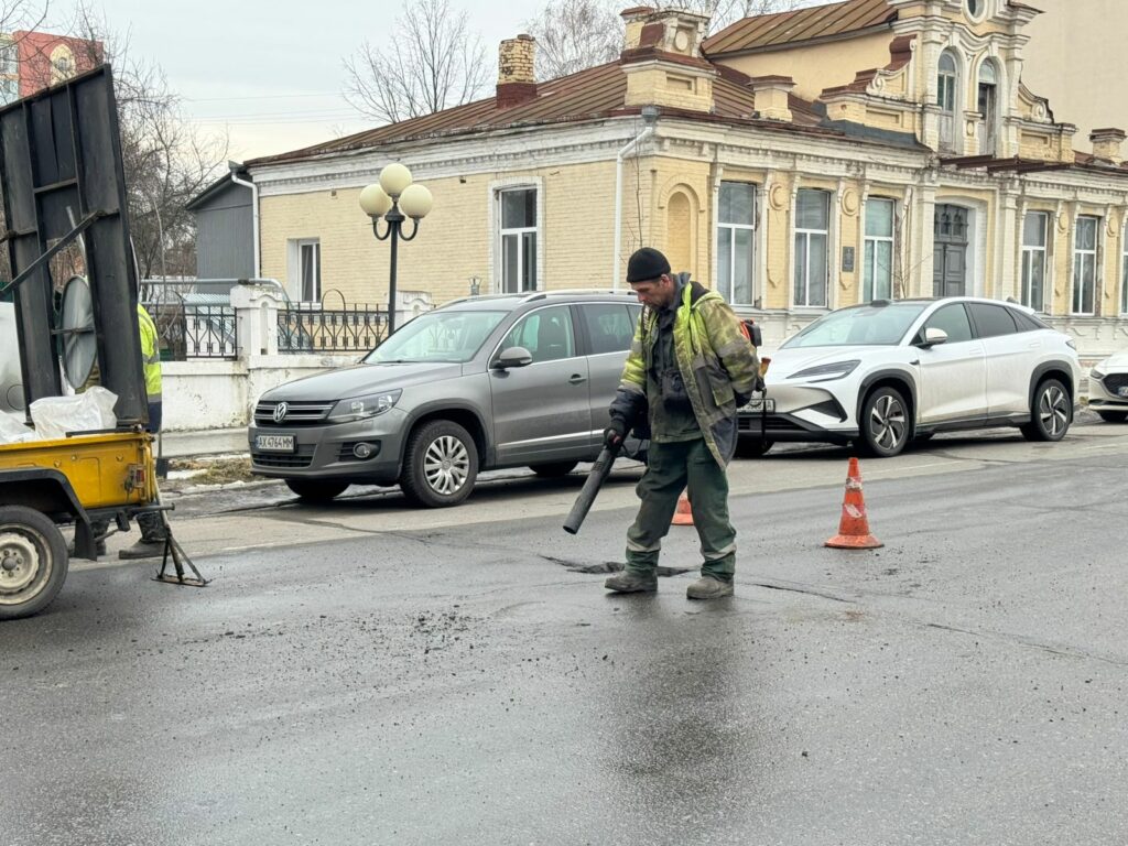 Відновлення дорожнього покриття у Полтаві