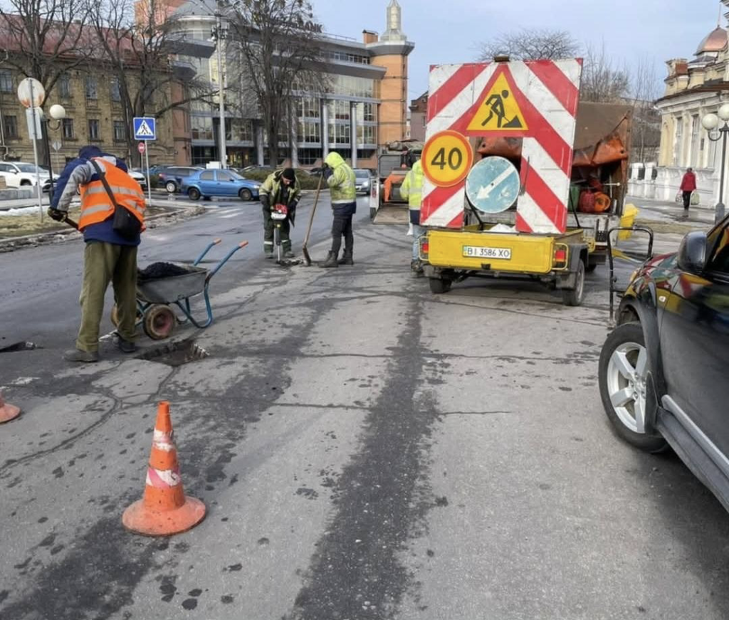Ямковий ремонт на вул. Європейській. Фото – «Полтава Благоустрій»