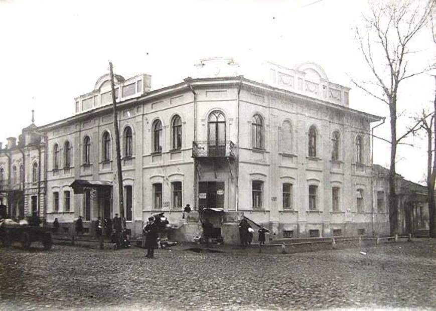 Кінець XIX століття. Будинок провізора Марка Ромера. Тут знаходилося перше фотательє Йосипа Хмелевського