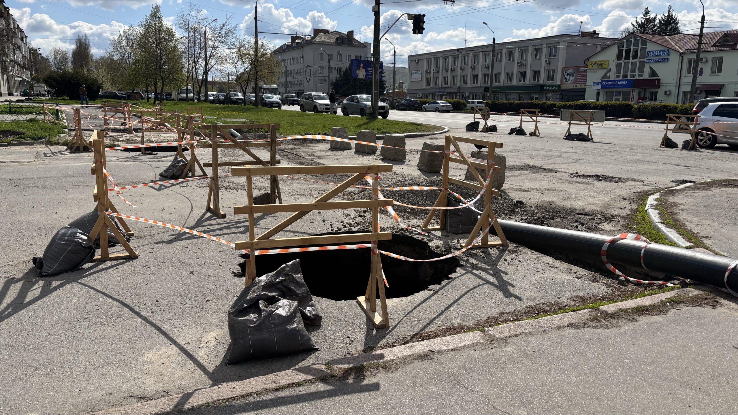 Ремонт аварійного в’їзду до авіамістечка: Полта...