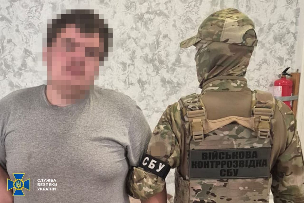 Передавав координати АЗС і власної військової ч...