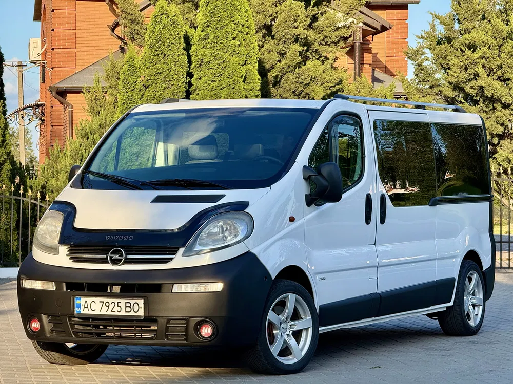Пасажирські авто за понад 5 мільйонів гривень п...