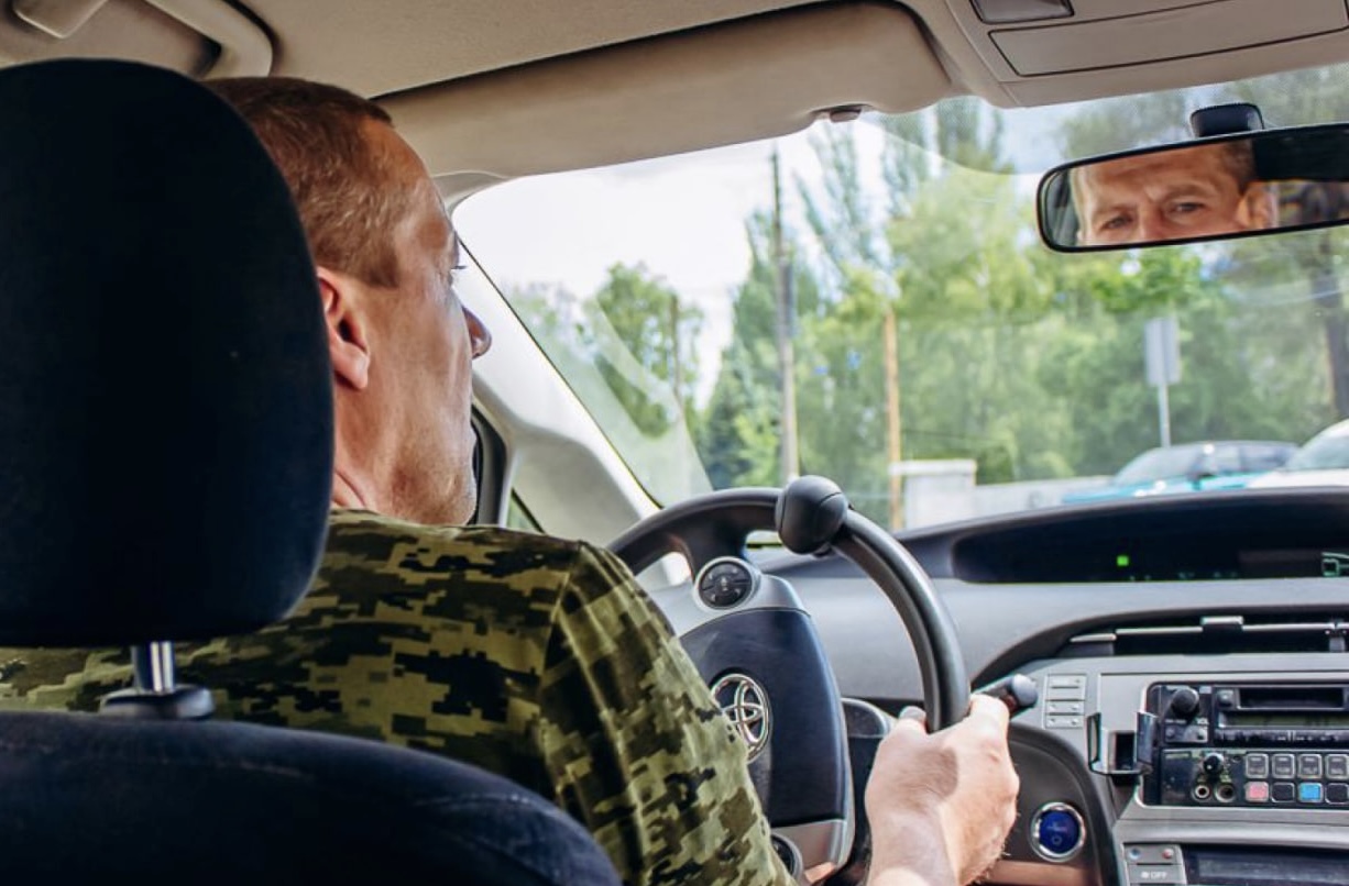 Гуманітарний транспорт віддали у власність жите...