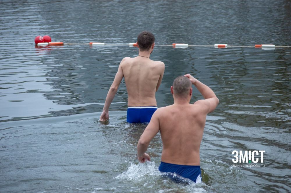 Полтавці занурилися у Ворсклу на Водохреще