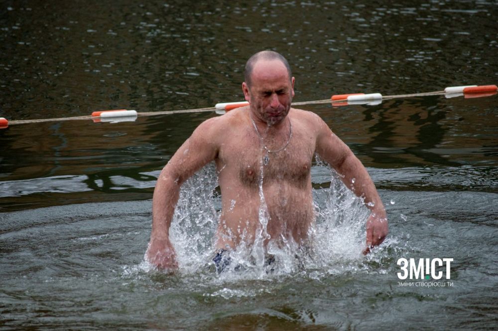 Полтавці занурилися у Ворсклу на Водохреще