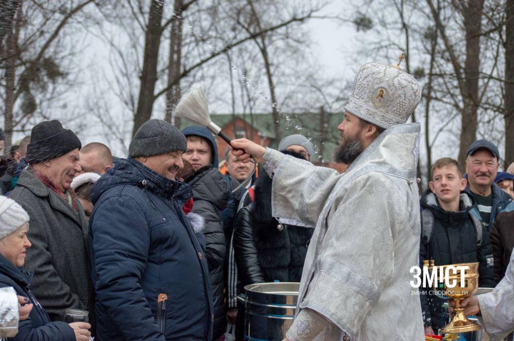 Полтавці занурилися у Ворсклу на Водохреще