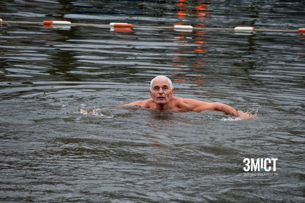 Полтавці занурилися у Ворсклу на Водохреще