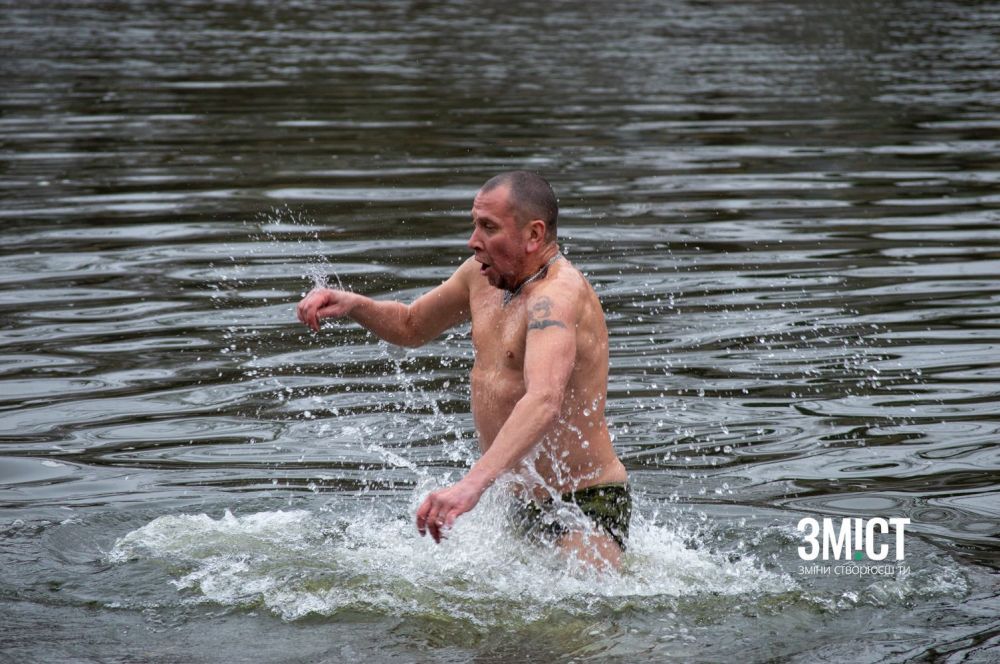 Полтавці занурилися у Ворсклу на Водохреще