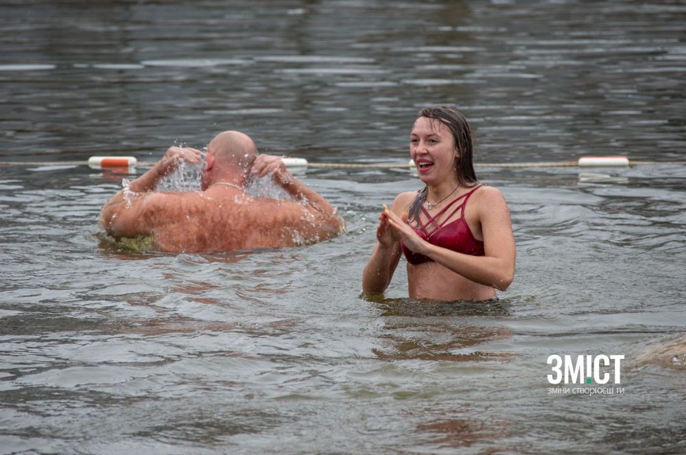 Полтавці занурилися у Ворсклу на Водохреще