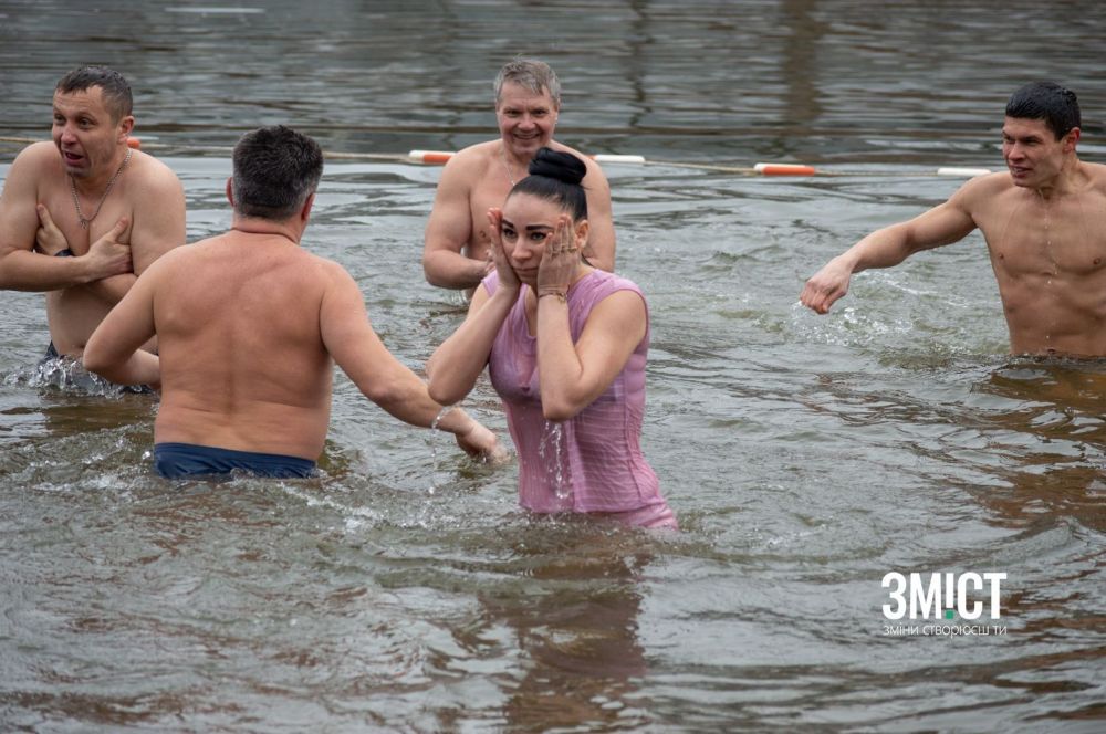 Полтавці занурилися у Ворсклу на Водохреще