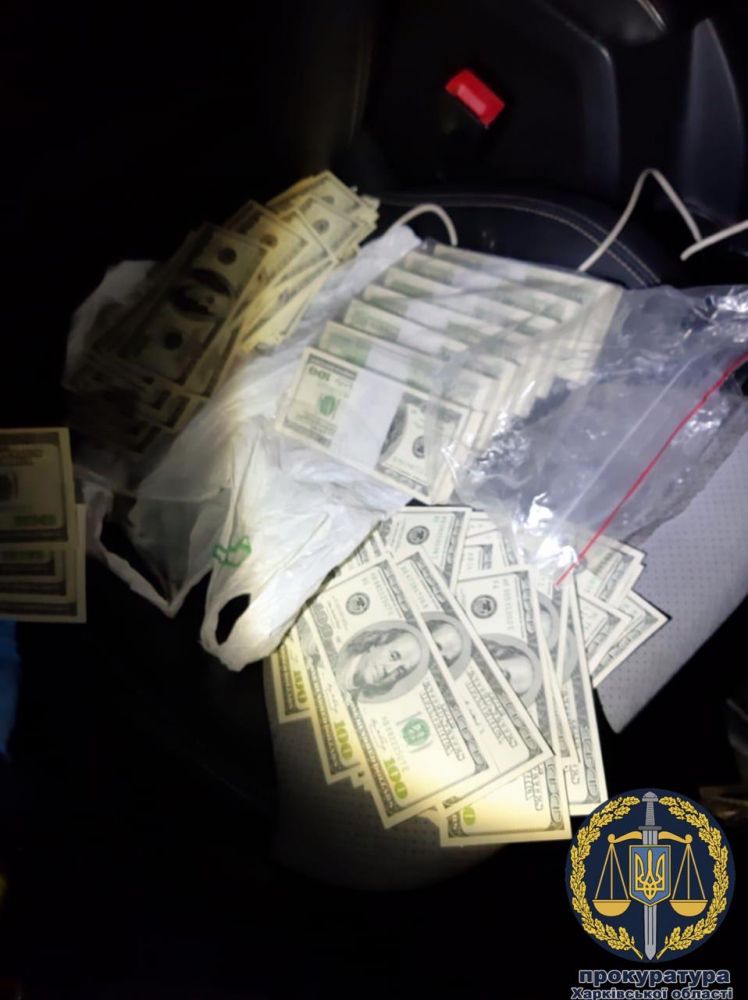 СБУ та ДБР затримали на хабарі керівника управління полтавської обласної податкової