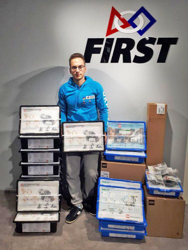 Дві полтавські школи отримають набори для джуніорів (Джерело – firstlegoleagueukraine у Фейсбук)