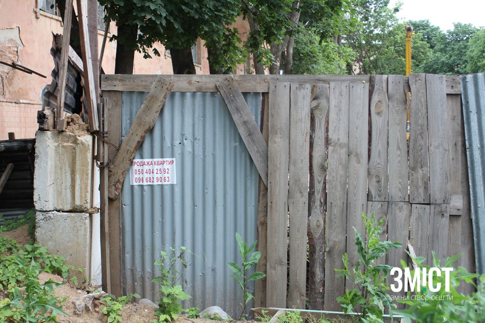 Паспорту немає, але є номер телефону