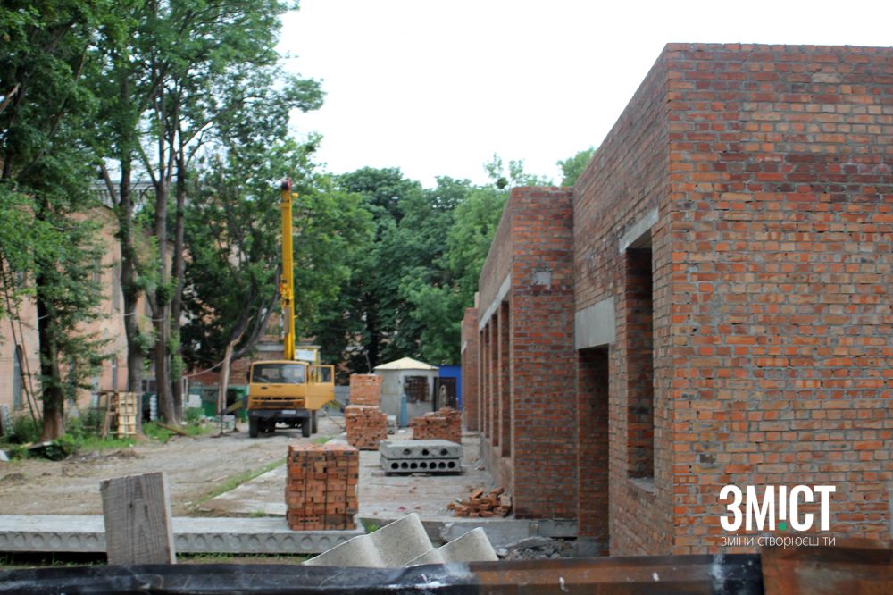 Будівництво біля Кадеського триває