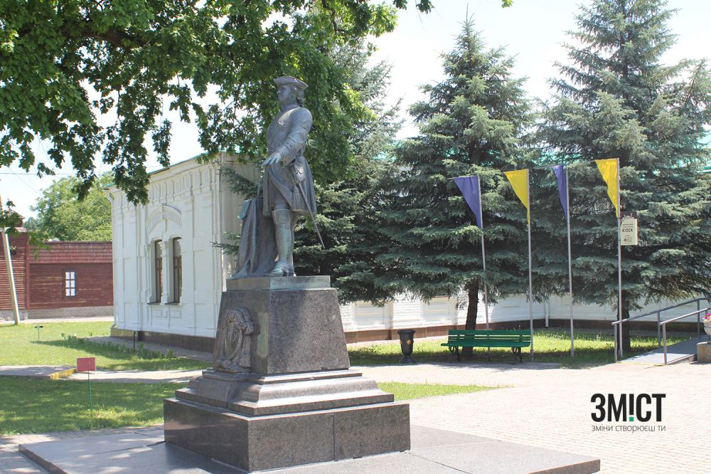 У музейному містечку доглядають за багатьма пам'ятками