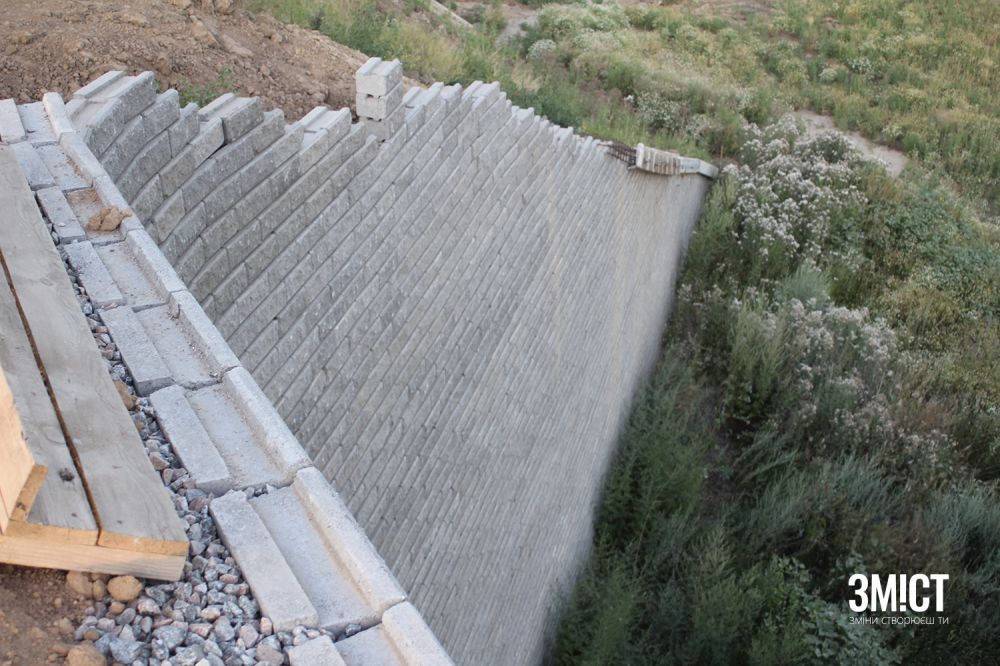 Розв'язка поблизу Кобеляк