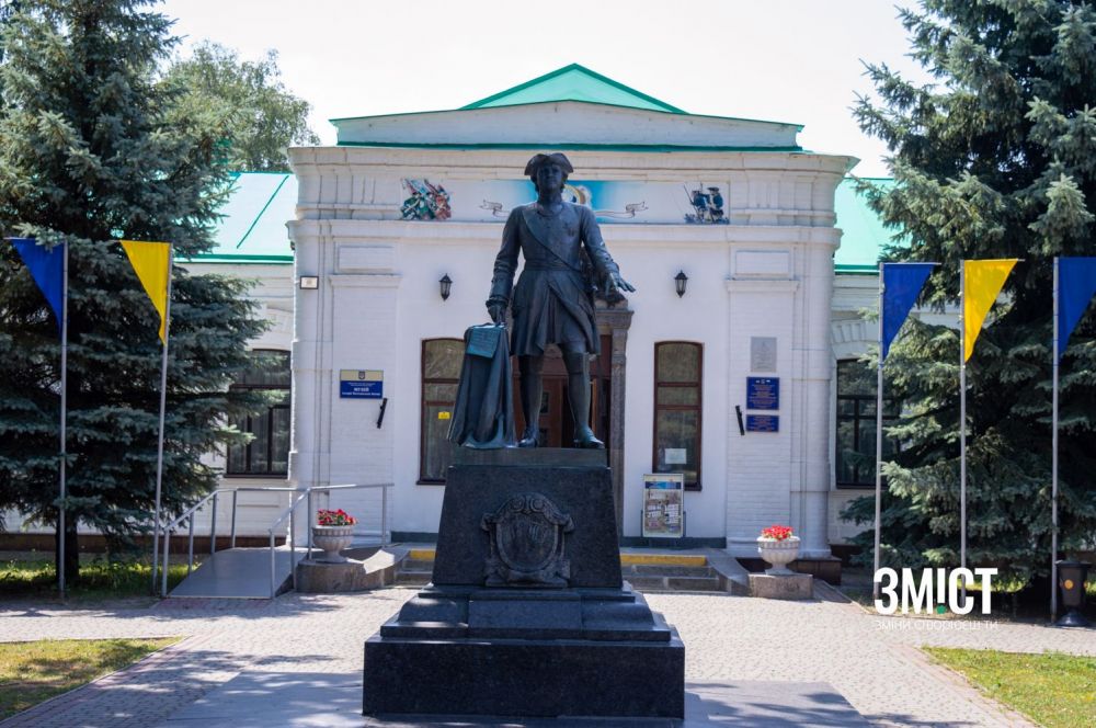 Поблизу музею Полтавської битви