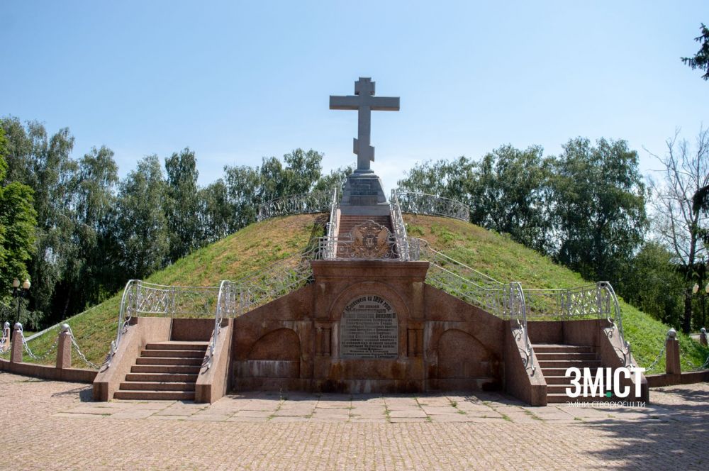 Курган у музейному містечку – найперша згадка на пам'ять про загиблих