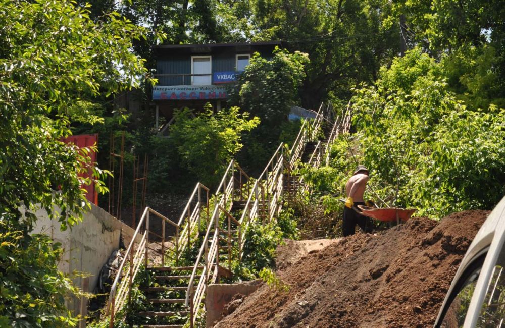 Спуск з Стрітенської по схилу (Фото – poltava.to)