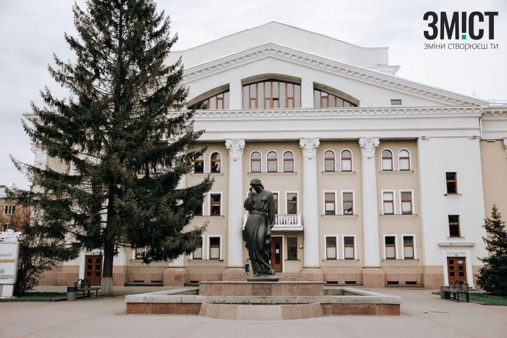 Місця відпочинку на Театральній площі