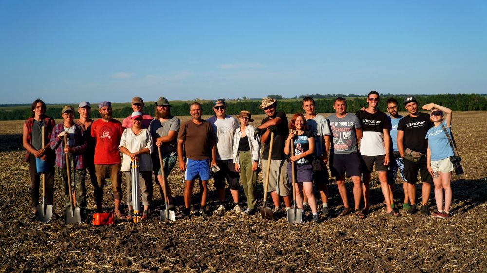 Ukrainer з археологами у Більську (Фото з фб-сторінки заповідника)
