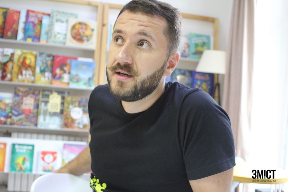 Слава Жила разом з колегами на карантині почав показувати онлайн-вистави