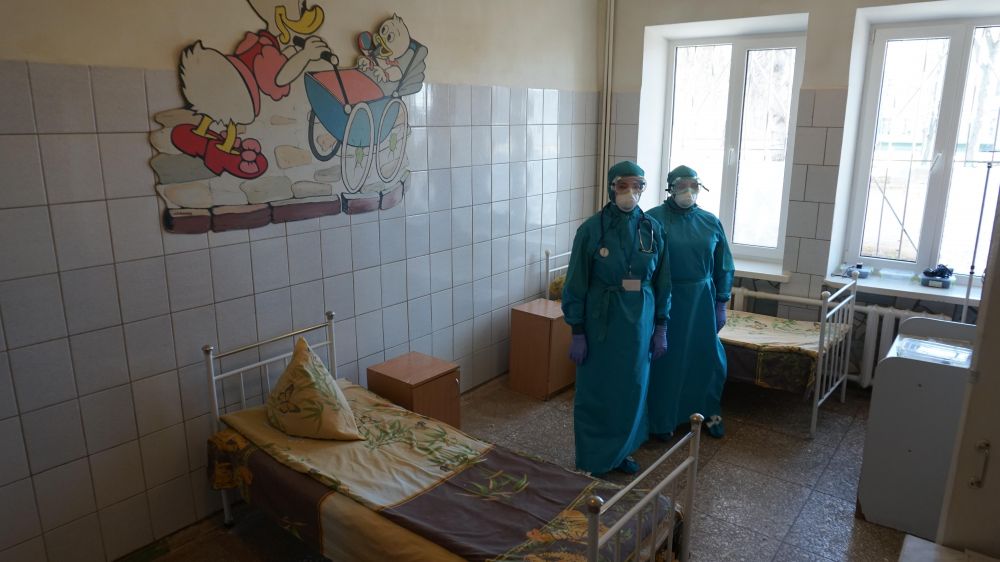 Лікарка та медсестра 