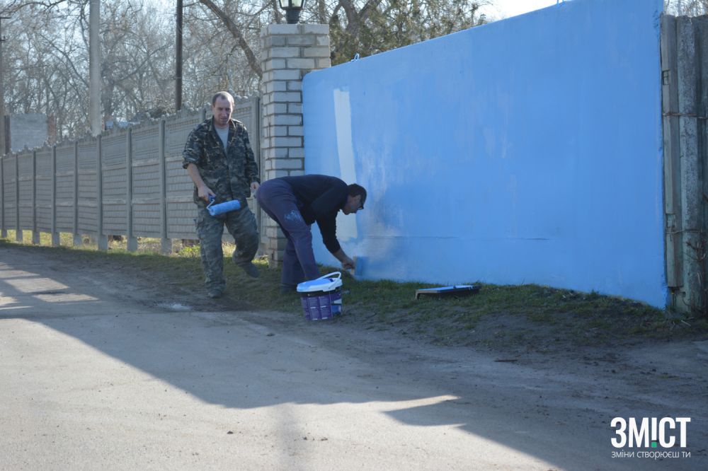 Прибирання біля медцентру 