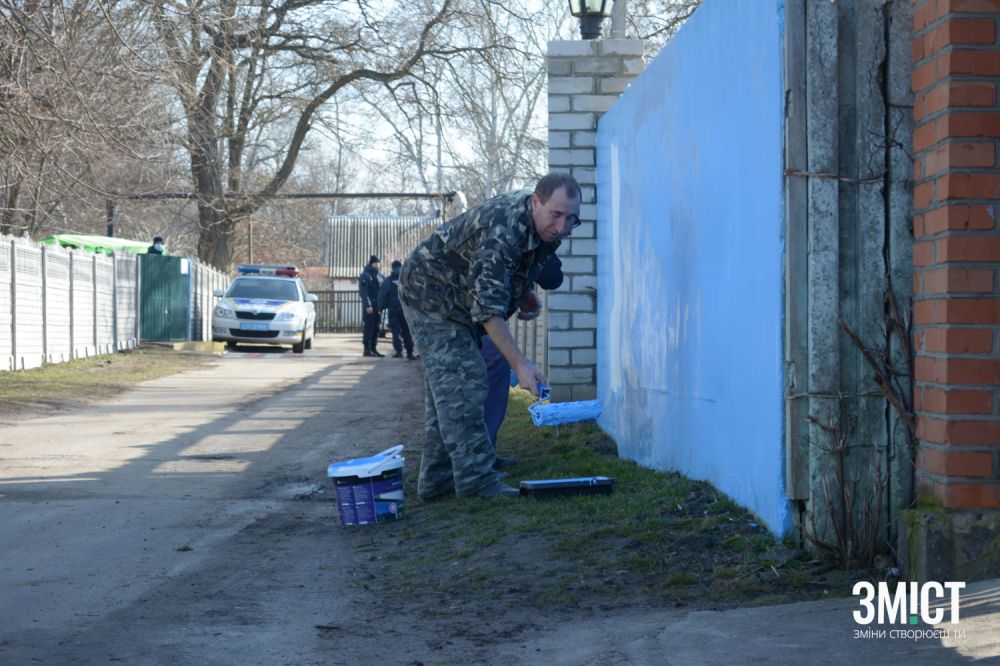 Прибирання біля медцентру 