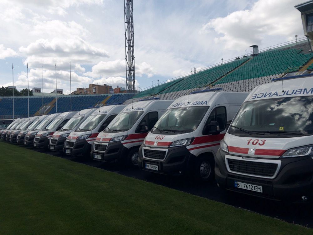 На стадіоні зберігали 25 автівок 