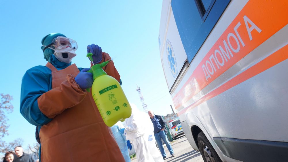 Дезінфікують