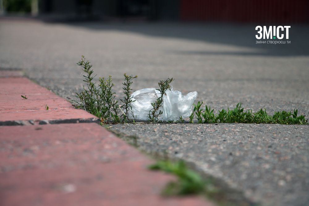 Не викидайте рукавички в урни у супермаркетах