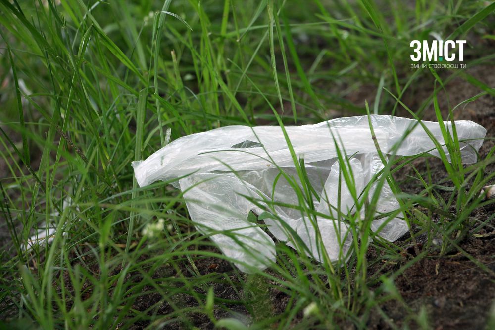 Рукавички можна зустріти не лише біля урн