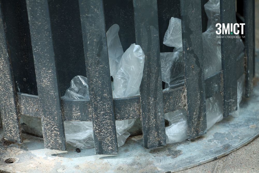 Мають бути спеціальні закриті урни