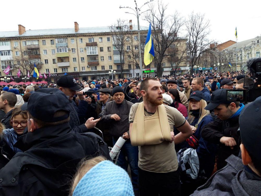 На Театральній площі