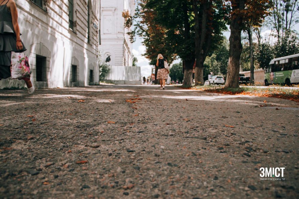 Нині покриття тут має такий вигляд