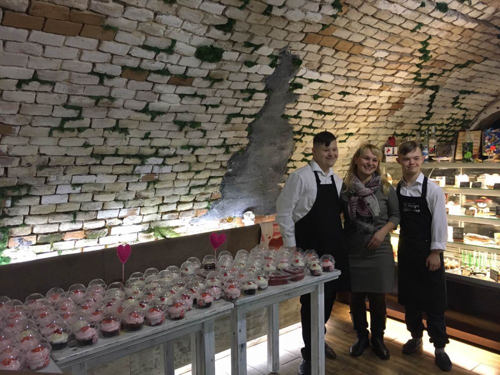 Андрій Мельник та Валентин Новосад (Джерело – фб-сторінка закладу)