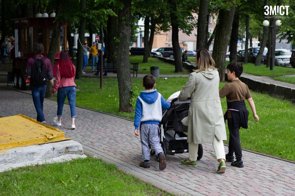Кількість людей на вулицях значно збільшилася