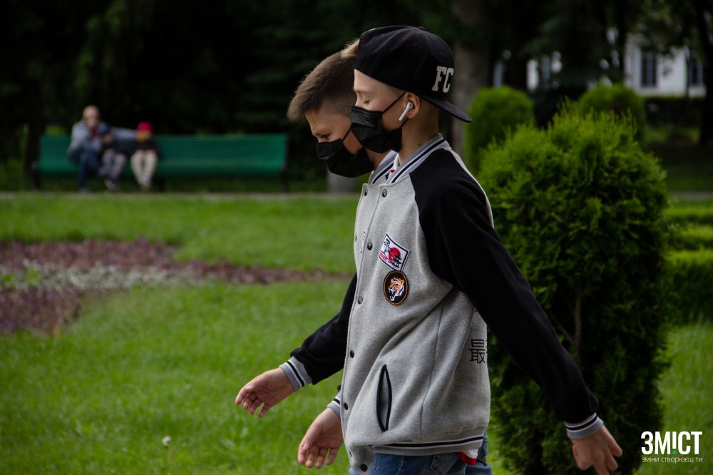 Носітя масок поки ніхто не відміняв